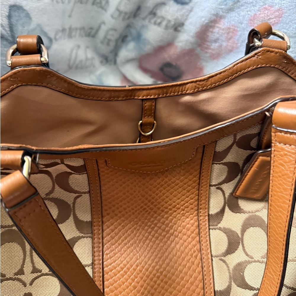 COACH F31444 Signature Snakeskin Stripe Saddle Tote Khaki Shoulder Bag EUC - Picture 11 of 16